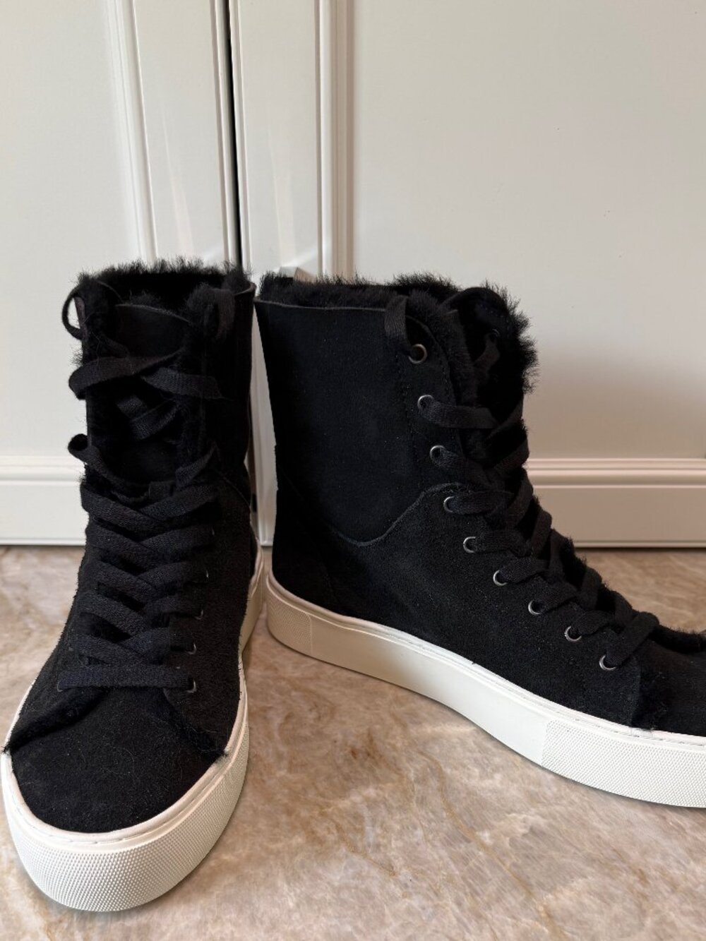 UGG Womens Beven High Top Sneaker Size 8.5